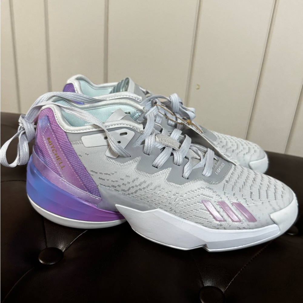 Adidas D.O.N. Issue 4 basketball shoes 7.5M 8.5W brand new never worn